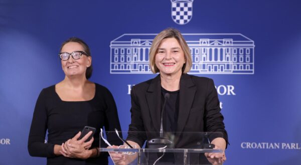 12.11.2024., Zagreb - Na konferenciji za medije Kluba zastupnika Mozemo o temi:"Izbor sudaca za Ustavni sud" govorile su zastupnice Ursa Raukar Gamulin i Sandra Bencic. Photo: Patrik Macek/PIXSELL