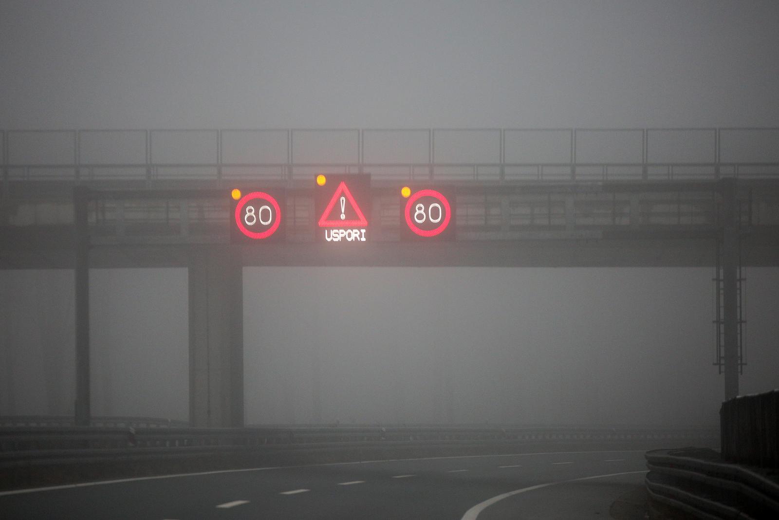 28.10.2021., Velika Gorica - Magla otezava promet u unutrasnjosti Hrvatske. Photo: Zeljko Hladika/PIXSELL