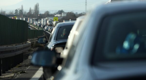 23.12.2020., Zagreb - Velika prometna guzva na zagrebackoj obilaznici uoci Badnjaka.rrPhoto: Davor Puklavec/PIXSELL