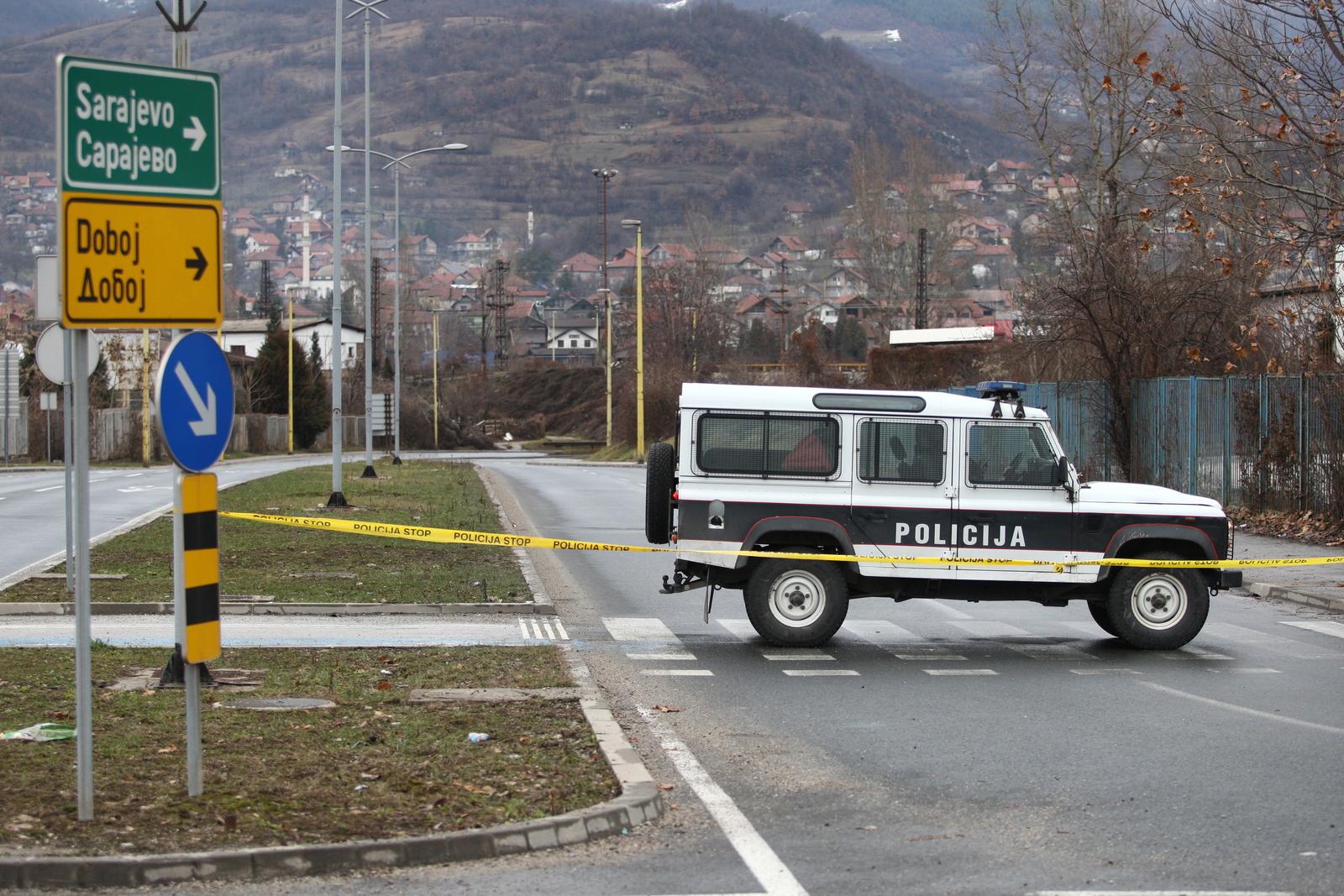 U Zenici i okolici zbog poplava proglašeno izvanredno stanje 03.02.2019, Zenica, Bosna i Hercegovina - Vodostaj rijeke Bosne koji je sinoc na ovom mjestu bio 5 metara, jutros je pao za pola metra. Jedan od ulaza u grad je blokiran zbog poplavljenog podvoznjaka. Photo: Armin Durgut/PIXSELL