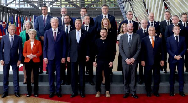 epa11663936 President of Ukraine Volodymyr Zelenskyy (front row C) and European leaders pose for a family photo before the European Council summit in Brussels, Belgium, 17 October 2024. EU leaders are meeting in Brussels to discuss Ukraine, the Middle East, competitiveness, migration and foreign affairs.  EPA/CHRISTOPHER NEUNDORF