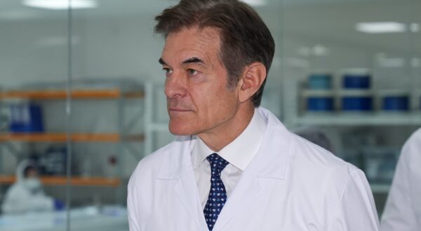 ANKARA, TURKIYE - MAY 02: Renowned Turkish-American heart surgeon Mehmet Oz visits the facility of INVAMED, which produces medical devices for more than 70 countries, in Ankara, Turkiye on May 02, 2024. Dr. Oz, who examined the laboratories and medical device production areas of the company, which has production in different fields such as heart valves, venous stent production, artificial intelligence-supported varicose vein treatment, dental implants and also conducts scientific studies, received information from INVAMED President Rasit Dinc and the scientists working at the center about the products. Ahmet Serdar Eser / Anadolu/ABACAPRESS.COM,Image: 869654215, License: Rights-managed, Restrictions: , Model Release: no, Credit line: AA/ABACA / Abaca Press / Profimedia