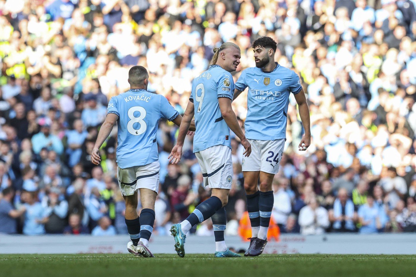 Manchester City v Fulham Manchester City midfielder Mateo Kovacic 8 scores a GOAL 1-1 and celebrates with Manchester City defender Josko Gvardiol 24 during the Manchester City v Fulham English Premier League Match at Etihad Stadium, Manchester, United Kingdom on 5 October 2024 Editorial use only. All images are copyright Every Second Media Limited. No images may be reproduced without prior permission. All rights reserved. Premier League and Football League images are subject to licensing agreements with Football DataCo Limited. see https://www.football-dataco.com Copyright: x/EveryxSecondxMediax ESM-1166-0029,Image: 916853569, License: Rights-managed, Restrictions: , Model Release: no, Credit line: IMAGO / imago sportfotodienst / Profimedia