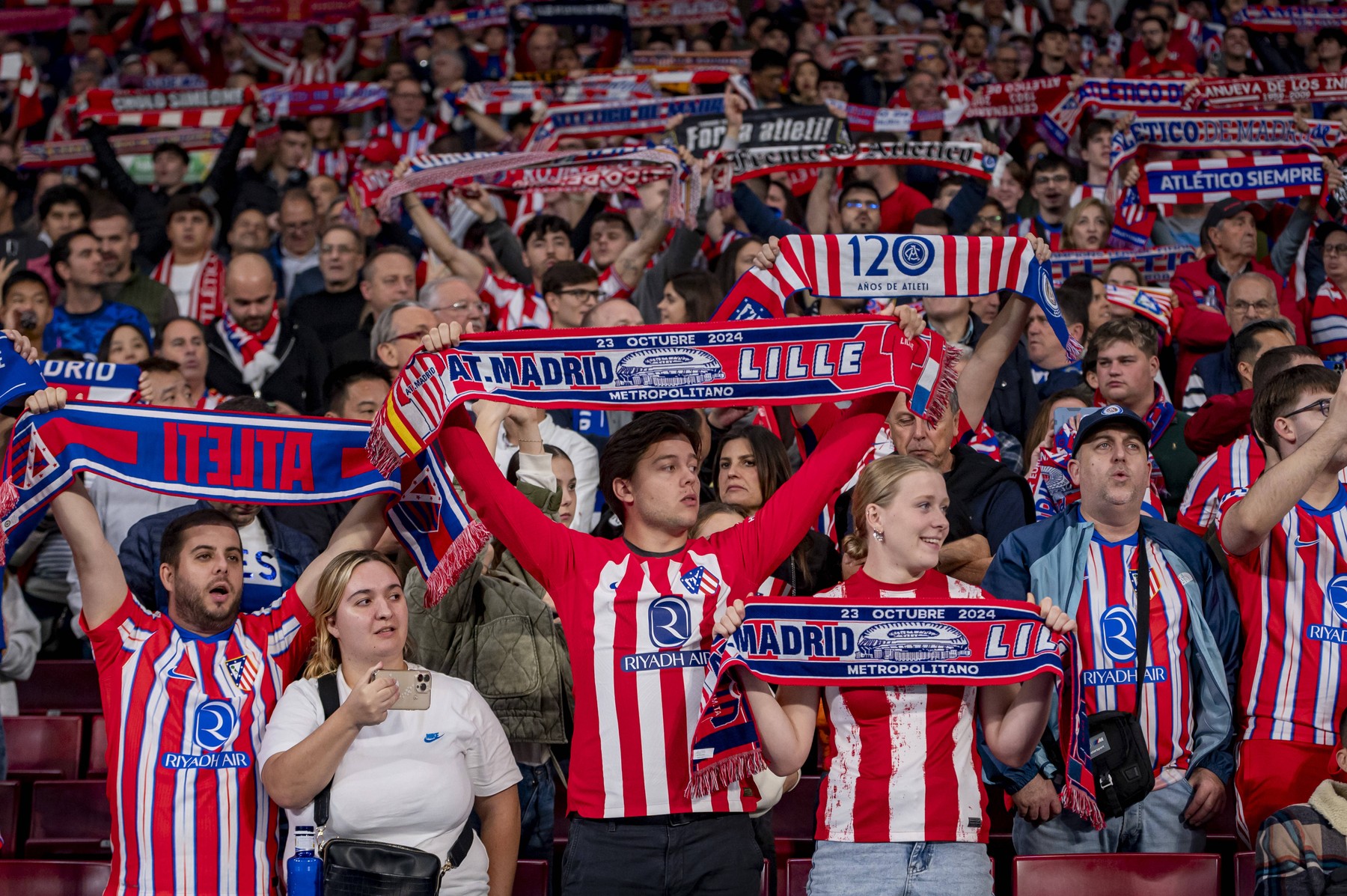 Atletico de Madrid v LOSC Lille - UEFA Champions League 2024/25 League Phase MD3 Atletico de Madrid fans seen during the UEFA Champions League 2024/25 League Phase MD3 match between Atletico de Madrid and LOSC Lille at Estadio Riyadh Air Metropolitano on October 23, 2024 in Madrid, Spain. Madrid Estadio Riyadh Air Metropolitano Madrid Spain Copyright: xAlbertoxGardinx AGardin_20241023_Football_Champions_Atletico_Madrid_Lille_030,Image: 925591835, License: Rights-managed, Restrictions: , Model Release: no, Credit line: Alberto Gardin / imago sportfotodienst / Profimedia