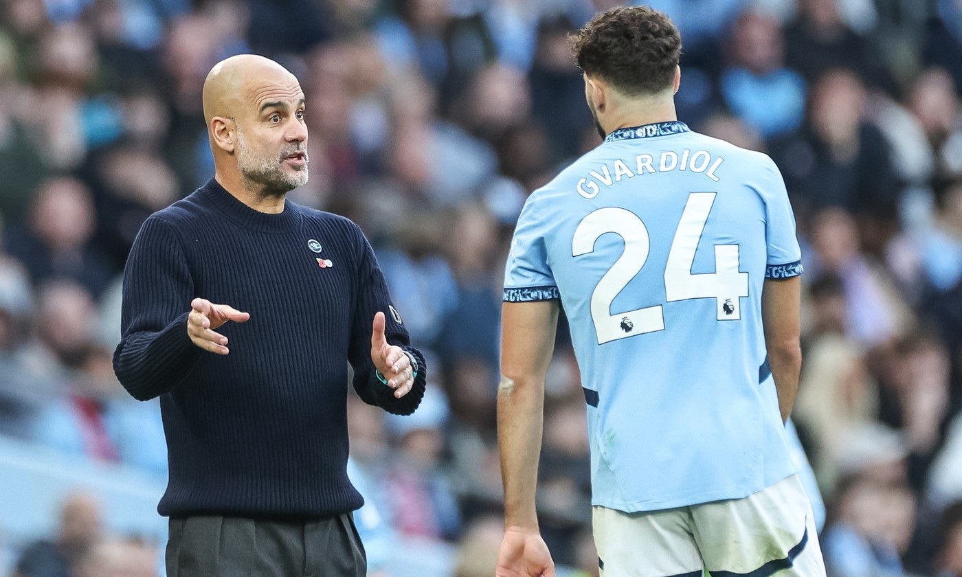 October 26, 2024, Manchester, Manchester, United Kingdom: Pep Guardiola manager of Manchester City gives instruction to Josko Gvardiol of Manchester City during the Premier League match Manchester City vs Southampton at Etihad Stadium, Manchester, United Kingdom, 26th October 2024.,Image: 926653545, License: Rights-managed, Restrictions: , Model Release: no, Credit line: Mark Cosgrove / Zuma Press / Profimedia