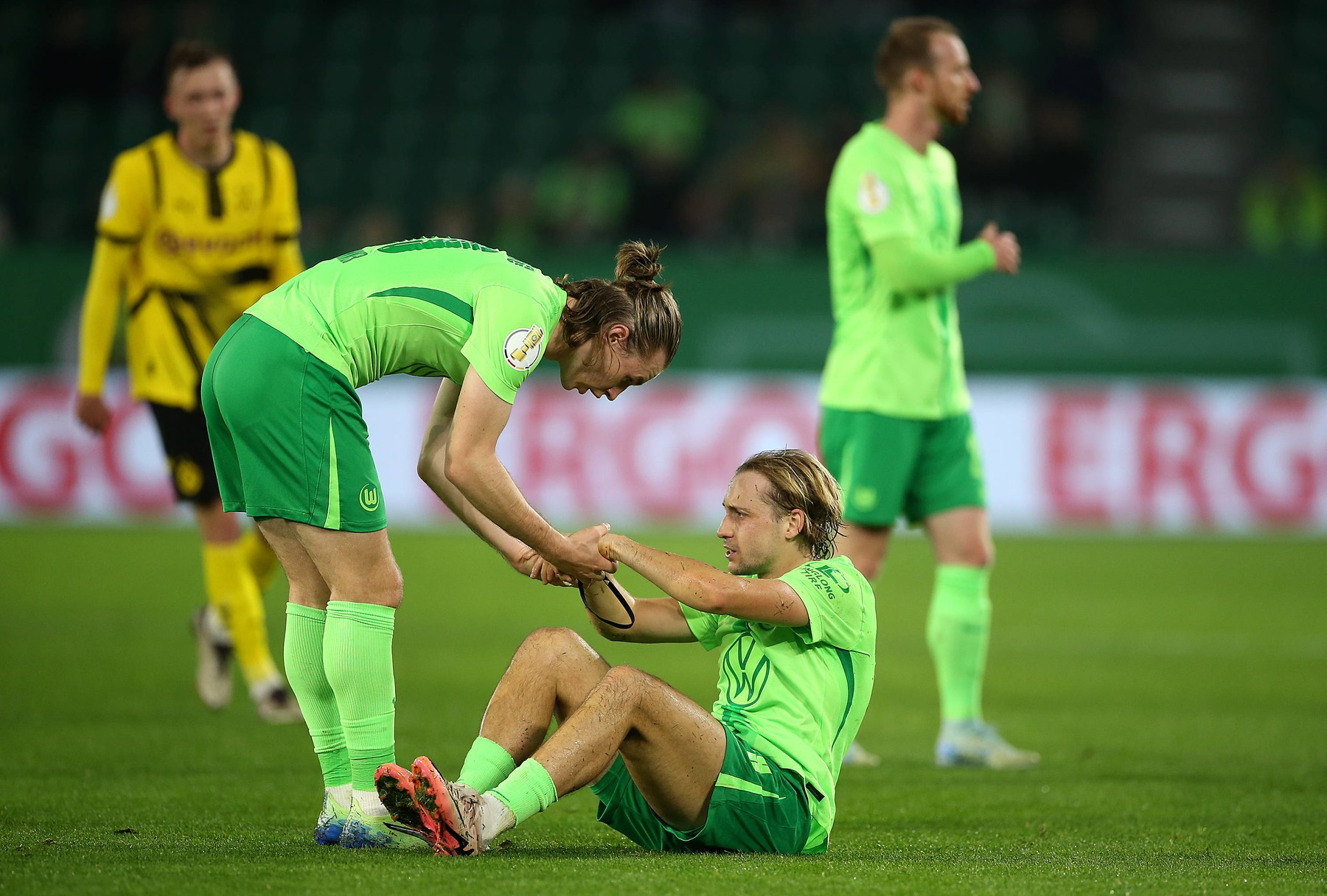 29.10.2024, Fussball DFB Pokal 2024/2025, 2. Runde, VfL Wolfsburg - Borussia Dortmund, in der Volkswagen Arena Wolfsburg. L-R Patrick Wimmer VfL Wolfsburg und Lovro Majer VfL Wolfsburg ***DFL and DFB regulations prohibit any use of photographs as image sequences and/or quasi-video.*** *** 29 10 2024, Football DFB Cup 2024 2025, 2nd round, VfL Wolfsburg Borussia Dortmund, in the Volkswagen Arena Wolfsburg L R Patrick Wimmer VfL Wolfsburg and Lovro Majer VfL Wolfsburg DFL and DFB regulations prohibit any use of photographs as image sequences and or quasi video,Image: 928935990, License: Rights-managed, Restrictions: , Model Release: no, Credit line: Cathrin Mźller /M.i.S. / imago sportfotodienst / Profimedia