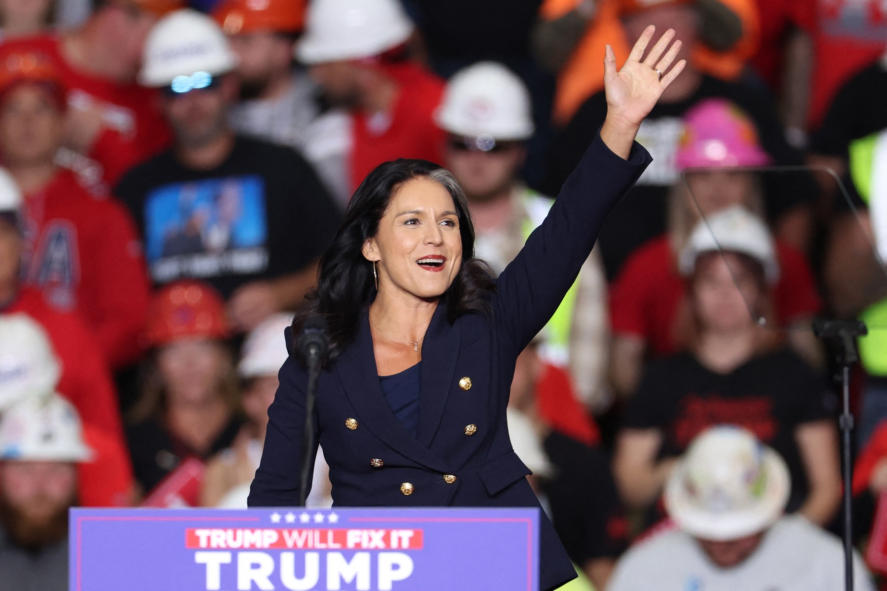 Former US Representative Tulsi Gabbard waves as she arrives to speak during a campaign rally for former US President and Republican presidential candidate Donald Trump at PPG Paints Arena in Pittsburgh, Pennsylvania, on November 4, 2024.,Image: 930500564, License: Rights-managed, Restrictions: , Model Release: no, Credit line: CHARLY TRIBALLEAU / AFP / Profimedia