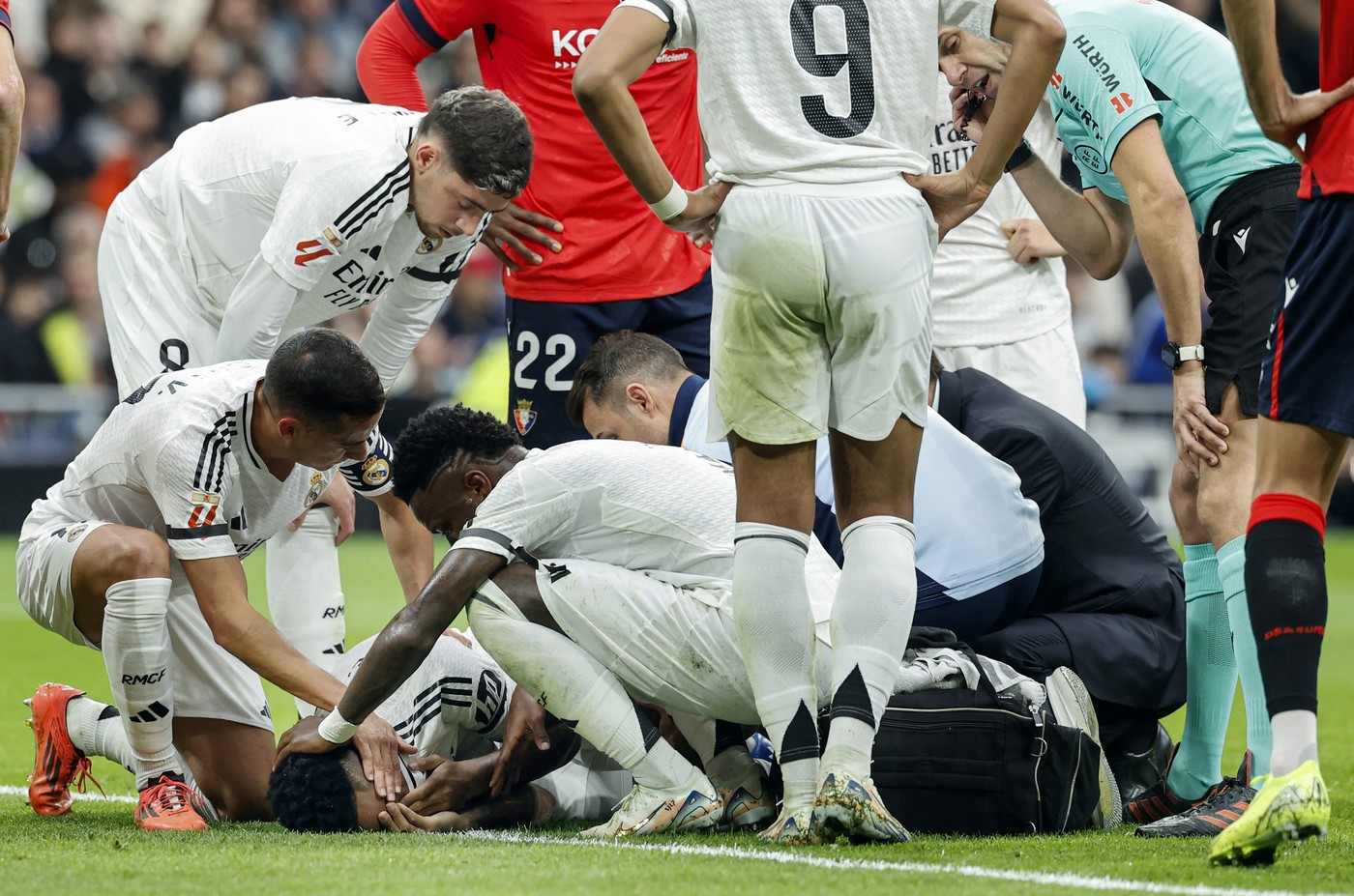 Teammates check on Real Madrid's Brazilian defender #03 Eder Militao (BOTTOM) after resulting injured during the Spanish league football match between Real Madrid CF and CA Osasuna at the Santiago Bernabeu stadium in Madrid on November 9, 2024.,Image: 932326710, License: Rights-managed, Restrictions: ALTERNATIVE CROP, Model Release: no, Credit line: OSCAR DEL POZO / AFP / Profimedia