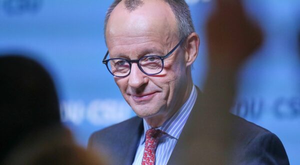 Berlin, Deutschland, 08.11.2024: Deutscher Bundestag: CDU-Chef Friedrich Merz vor der 198. Bundestagssitzung in einer Pressekonferenz *** Berlin, Germany, 08 11 2024 German Bundestag CDU leader Friedrich Merz before the 198 Bundestag session in a press conference Copyright: xdtsxNachrichtenagenturx dts_50930,Image: 932375491, License: Rights-managed, Restrictions: imago is entitled to issue a simple usage license at the time of provision. Personality and trademark rights as well as copyright laws regarding art-works shown must be observed. Commercial use at your own risk., Model Release: no, Credit line: dts Nachrichtenagentur / imago stock&people / Profimedia