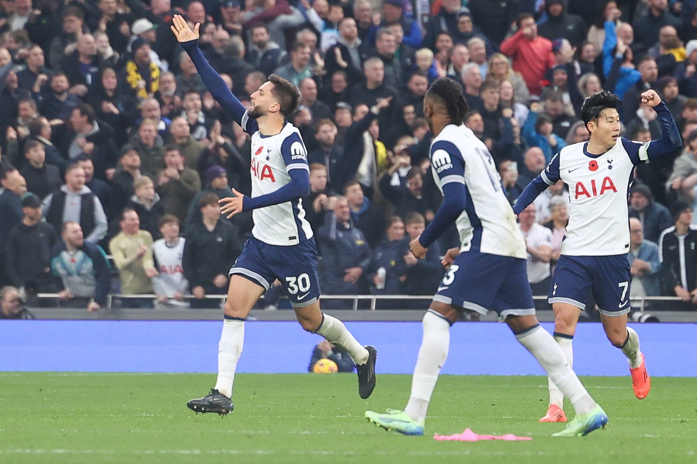 Tottenham Hotspur FC v Ipswich Town FC Tottenham Hotspur midfielder Rodrigo Bentancur 30 scores and celebrates 1-2 during the Tottenham Hotspur FC v Ipswich Town FC English Premier League match at the Tottenham Hotspur Stadium, London, England, United Kingdom on 10 November 2024 Editorial use only. All images are copyright Every Second Media Limited. No images may be reproduced without prior permission. All rights reserved. Premier League and Football League images are subject to licensing agreements with Football DataCo Limited. see https://www.football-dataco.com Copyright: x/EveryxSecondxMediax ESM-1210-0027,Image: 932831340, License: Rights-managed, Restrictions: , Model Release: no, Credit line: IMAGO / imago sportfotodienst / Profimedia