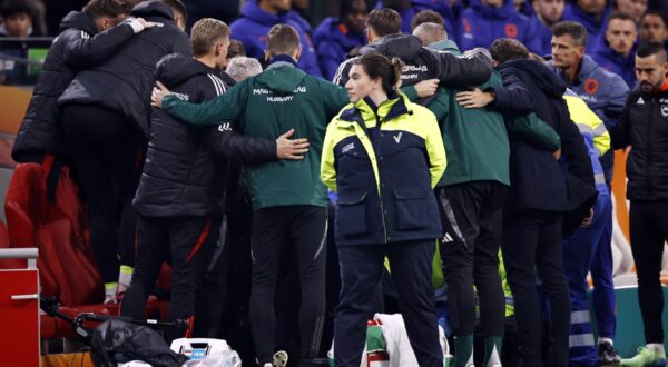 11/16/2024 - AMSTERDAM - Medical emergency on Hungary's bench during the UEFA Nations League match between the Netherlands and Hungary at the Johan Cruyff ArenA on Nov. 16, 2024 in Amsterdam, Netherlands. ANP MAURICE VAN STEEN /ANP/Sipa USA,Image: 935247857, License: Rights-managed, Restrictions: *** World Rights Except Belgium, France, Germany, The Netherlands, and the UK ***  BELOUT DEUOUT FRAOUT GBROUT NLDOUT, Model Release: no, Credit line: ANP / ddp USA / Profimedia