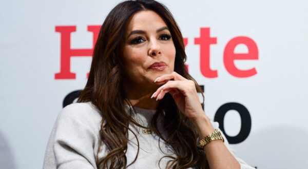 Eva Longoria lors de la 164ème vente des Hospices de Beaune sous les Halles de Beaune le 17 novembre 2024. Cette 164ème édition se tenait comme chaque année sous la Halle de Beaune, en face de l'Hôtel-Dieu. La Pièce de Charité, un Beaune 1er cru "Les Bressandes", a été vendue pour 360.000 euros © Romain Doucelin / Bestimage 164th Hospices de Beaune auction under the Halles de Beaune on 17 November 2024. As in previous years, the 164th Hospices de Beaune auction was held in the Halle de Beaune, opposite the Hôtel-Dieu. The Pièce de Charité, a Beaune 1er cru ‘Les Bressandes’, sold for €360,000.,Image: 935812815, License: Rights-managed, Restrictions: , Model Release: no, Credit line: Romain Doucelin / Bestimage / Profimedia