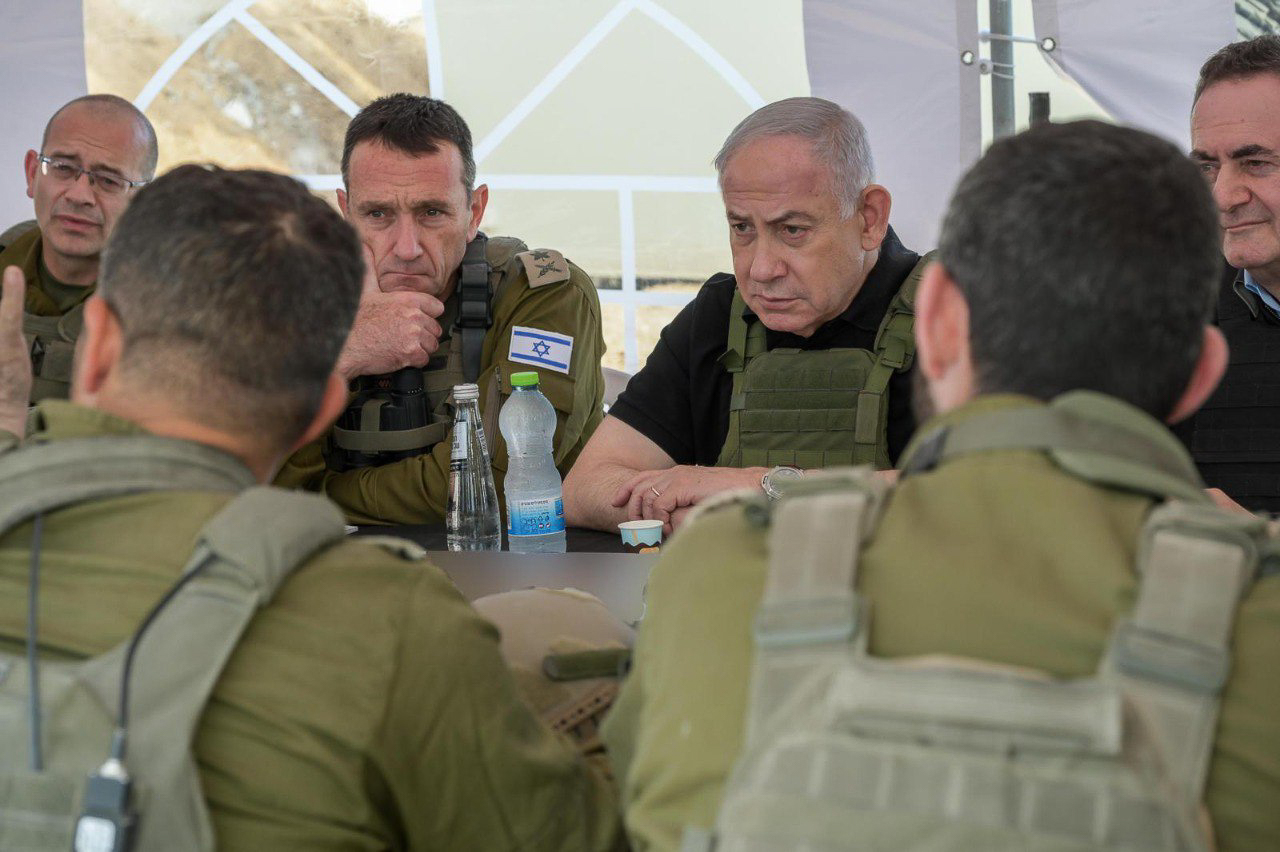 November 19, 2024, Netzarim Corridor, Gaza Strip: Israeli Prime Minister BENJAMIN NETANYAHU (2nd R) visits the Netzarim Corridor in the Gaza Strip with Defense Minister ISRAEL KATZ (R), IDF Chief of Staff Lt. Gen. HERZI HALEVI (2nd L) and ISA Director Bar. The Prime Minister and the Defense Minister were briefed by 99th Division Commander and the Head of Southern Command at an observation point in the corridor.,Image: 936476069, License: Rights-managed, Restrictions: , Model Release: no, Credit line: Maayan Toaf/Israel Gpo / Zuma Press / Profimedia