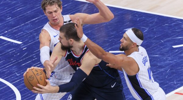 November 20, 2024, Inglewood, California, USA: Moe Wagner #21 of the Orlando Magic defends against Ivica Zubac #40 of the Los Angeles Clippers during their regular season NBA game on Wednesday November 20, 2024 at Intuit Dome Arena in Inglewood, California. Clippers defeats Magic, 104-93. JAVIER ROJAS/PI,Image: 937039222, License: Rights-managed, Restrictions: , Model Release: no, Credit line: Javier Rojas / Zuma Press / Profimedia