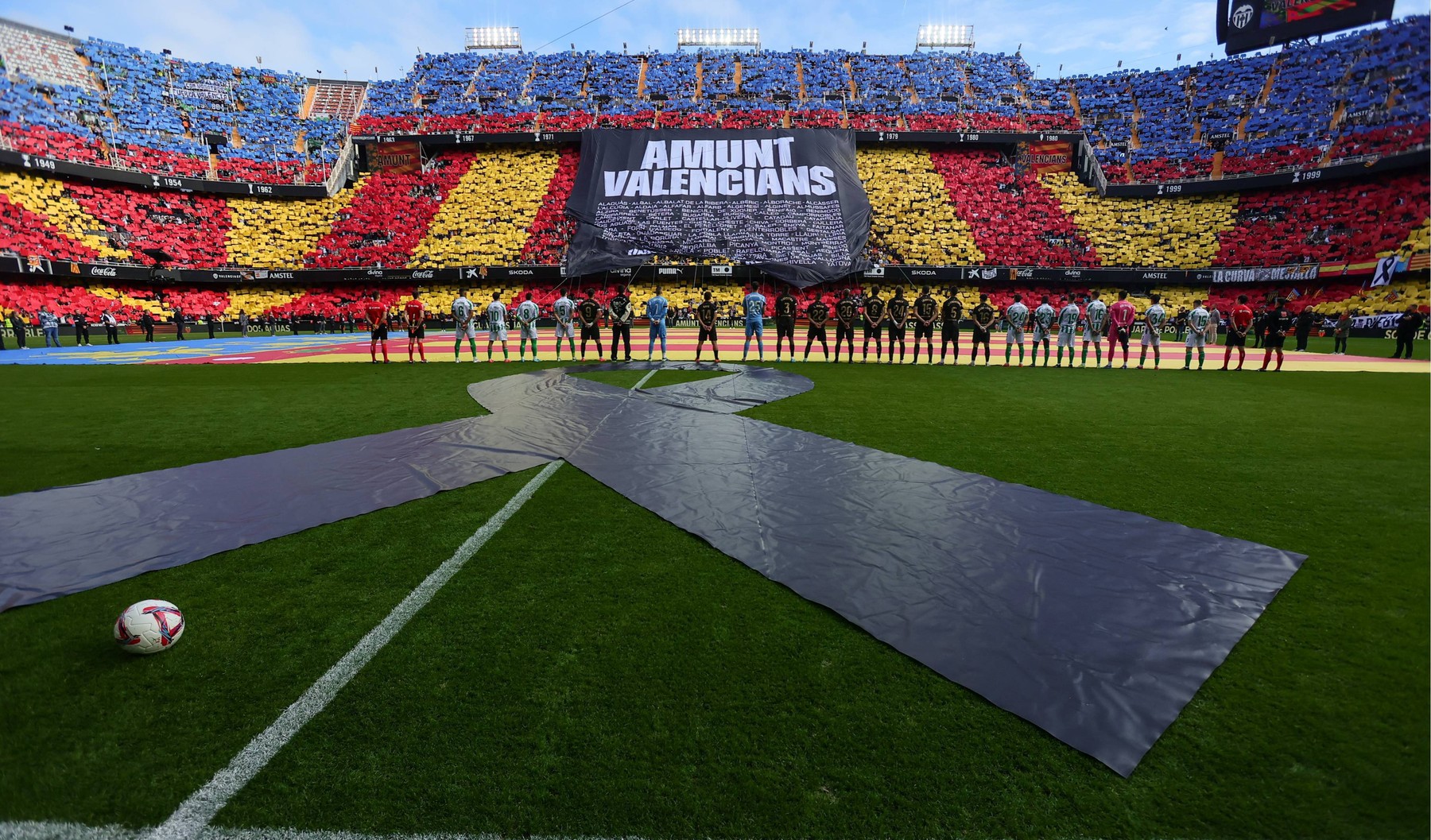 Spainish La Liga EA Sports soccer match Valencia vs Betis at Mestalla stadium in Valencia, Spain 23 November 2024 900/CordonxPress LOF - Valencia vs Betis,Image: 937901513, License: Rights-managed, Restrictions: PUBLICATIONxNOTxINxFRAxESP, Model Release: no, Credit line: 900/Cordon Press / imago sportfotodienst / Profimedia