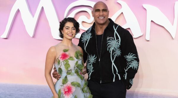 London, UNITED KINGDOM  - Auli’l Cravalho and Dwayne Johnson attend the UK Premiere of Moana 2 presented by WALT DISNEY Animation Studios at Cineworld in Leicester Square, London, England on 24th November 2024. CREDIT: SUMO

BACKGRID UK 24 NOVEMBER 2024,Image: 938591962, License: Rights-managed, Restrictions: , Model Release: no, Pictured: Auli’l Cravalho, Dwayne Johnson, Credit line: SUMO / BACKGRID / Backgrid UK / Profimedia