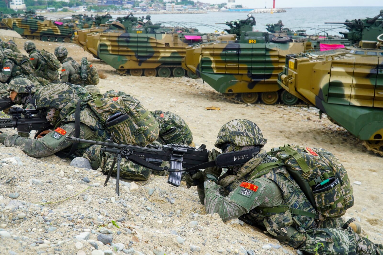 SOUTH KOREA, NORTH GYEONGSANG PROVINCE - SEPTEMBER 2, 2024: Marines take part in the Decisive Action phase of the Ssangyong major amphibious assault drills held by the South Korean and the US Navy and Marine Corps along the eastern coast of the Sea of Japan near Pohang, North Gyeongsang Province, involving warships, amphibious assault vehicles, aircraft. Igor Ivanov/TASS,Image: 904130092, License: Rights-managed, Restrictions: , Model Release: no, Credit line: Igor Ivanov / TASS / Profimedia