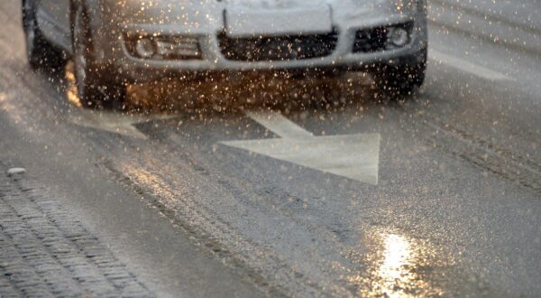 24.01.2014. Centar grada, Varazdin - Prvi snijeg ove godine zadao je mnoge probleme gradjanima. "nPhoto: Marko Jurinec/PIXSELL