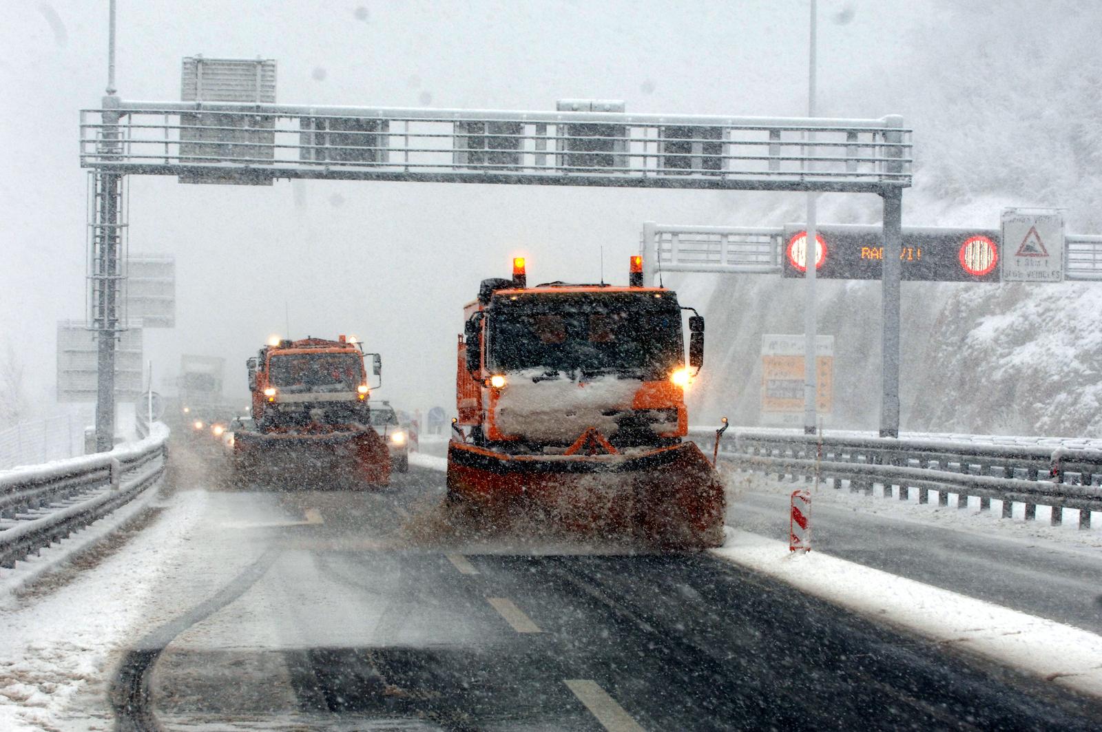 24.03.2009., Rijeka - Veliki snijeg i snjezna mecava na autocesti Rijeka-Zagreb. r"nPhoto: Goran Kovacic/Vecernji list