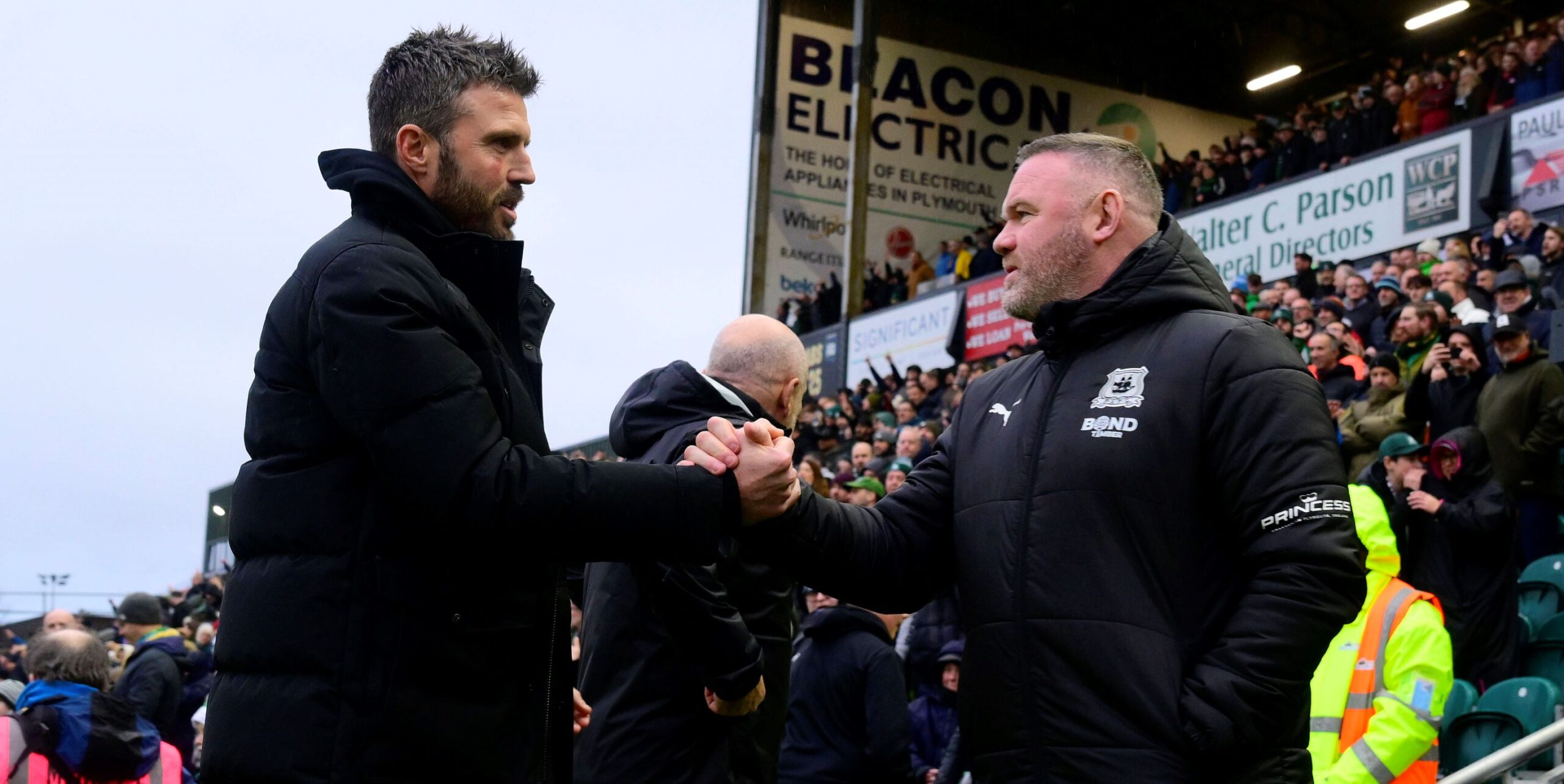 Plymouth Argyle v Middlesbrough, Plymouth, UK - 21 Dec 2024 Michael Carrick, Manager of Middlesbrough and Wayne Rooney, Head Coach of Plymouth Argyle greet during the Championship match between Plymouth Argyle and Middlesbrough on 21st December 2024, Home Park, Plymouth, Devon - Plymouth Home Park Devon England Copyright: xPhilxMingo PPA-155228