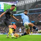 Manchester City v Everton Premier League 26 12 2024. Jack Harrison (11) of Everton crosses the ball watched by Josko Gvardiol (24) of Manchester City the Premier League match between Manchester City and Everton at the Etihad Stadium, Manchester, England on 26 December 2024. Manchester Etihad Stadium Manchester England Editorial use only DataCo restrictions apply See www.football-dataco.com , Copyright: xConorxMolloyx PSI-21135-0054