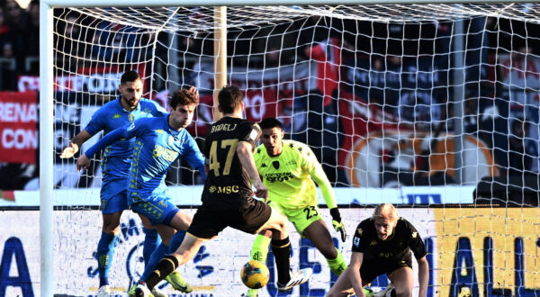 Mp Empoli 28/12/2024 - campionato di calcio serie A / Empoli-Genoa / foto Matteo Papini/Image nella foto: gol Milan Badelj PUBLICATIONxNOTxINxITA