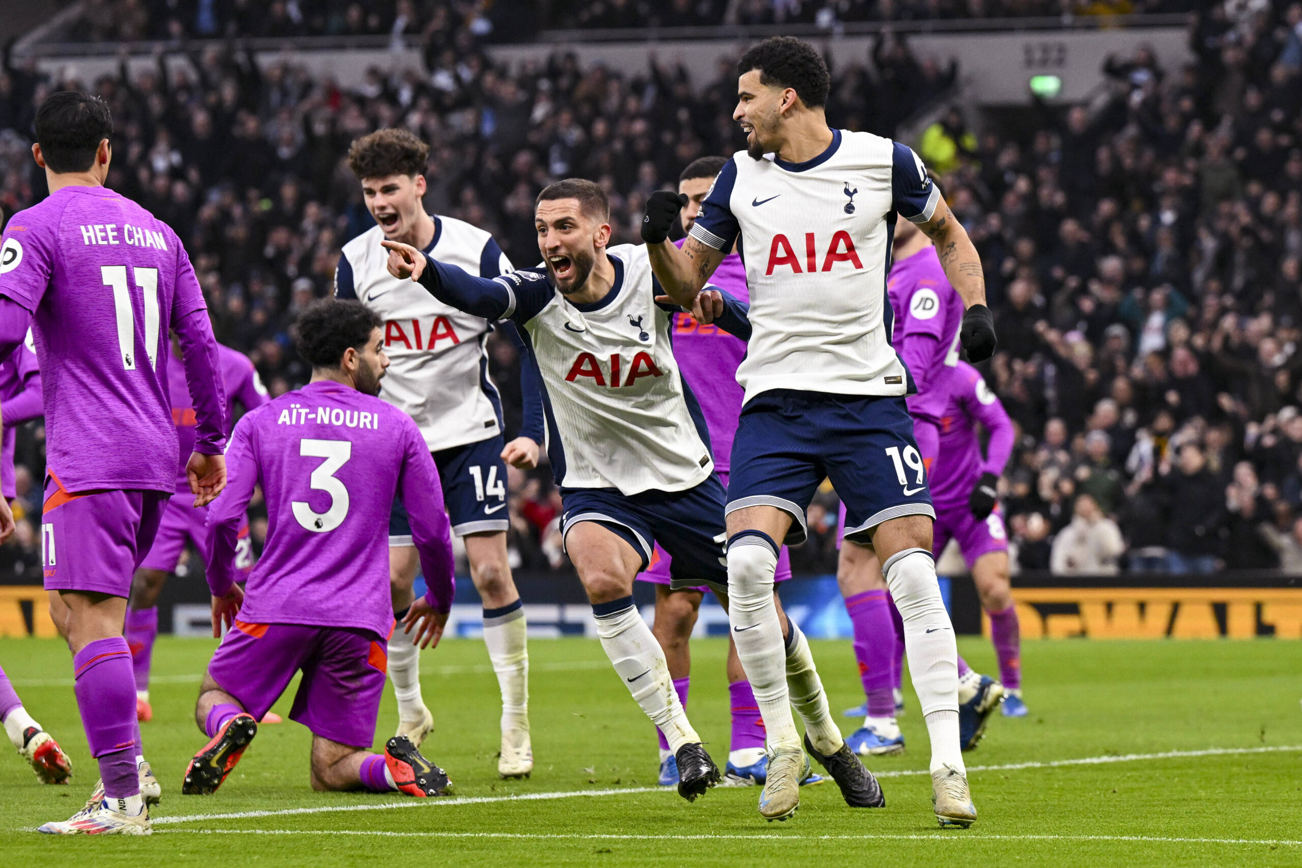 LONDON, ENGLAND - DECEMBER 29: Rodrigo Bentacur of Tottenham celebrates his goal during the Premier League 2024/25 Matchweek 19 match between Tottenham Hotspur FC and Wolverhampton at Tottenham Hotspur Stadium, on December 29, 2024 in London, England. David Horton / SPP PUBLICATIONxNOTxINxBRAxMEX Copyright: xDavidxHortonx/xSPPx spp-en-DaHo-RC4_DHO_Tottenham_Wolves_29Dec2024_EN082