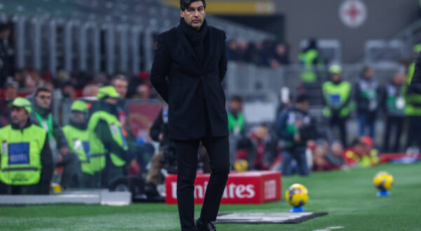 Paulo Fonseca Head Coach of AC Milan looks on during Serie A 2024/25 football match between AC Milan and AS Roma at San Siro Stadium PUBLICATIONxNOTxINxITA Copyright: xFabrizioxCarabelli/IPAxSportx/xipa-agency.netx/xx IPA_52663173 IPA_Agency_IPA52663173