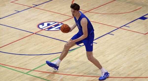 Olivier Rioux, 7-foot-9 NCAA college basketball player at Florida, moves the ball downcourt at the team's practice, Friday, Oct. 18, 2024, in Gainesville, Fla. (AP Photo/John Raoux)