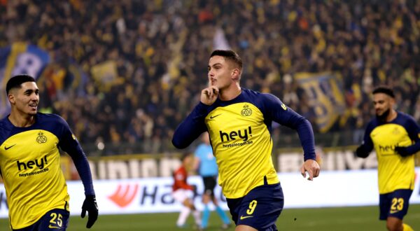 Union SG's Franjo Ivanovic, center, celebrates after scoring the opening goal during the Europa League opening phase soccer match between Union St. Gilloise and Nice at the King Baudouin Stadium in Brussels, Thursday, Dec 12, 2024. (AP Photo/Geert Vanden Wijngaert) Belgium Soccer Europa League