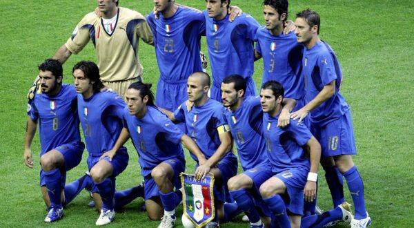 berlijn , 09-07-2006 finale italie - frankrijk 1-1 italie wereldkampioen na penalties italie - frankrijk wk finale 2006 *** berlin 09 07 2006 finale italy france 1 1 italy world champion after penalties italy france world cup final 2006 world cup wk2006 world cup PUBLICATIONxNOTxINxNED