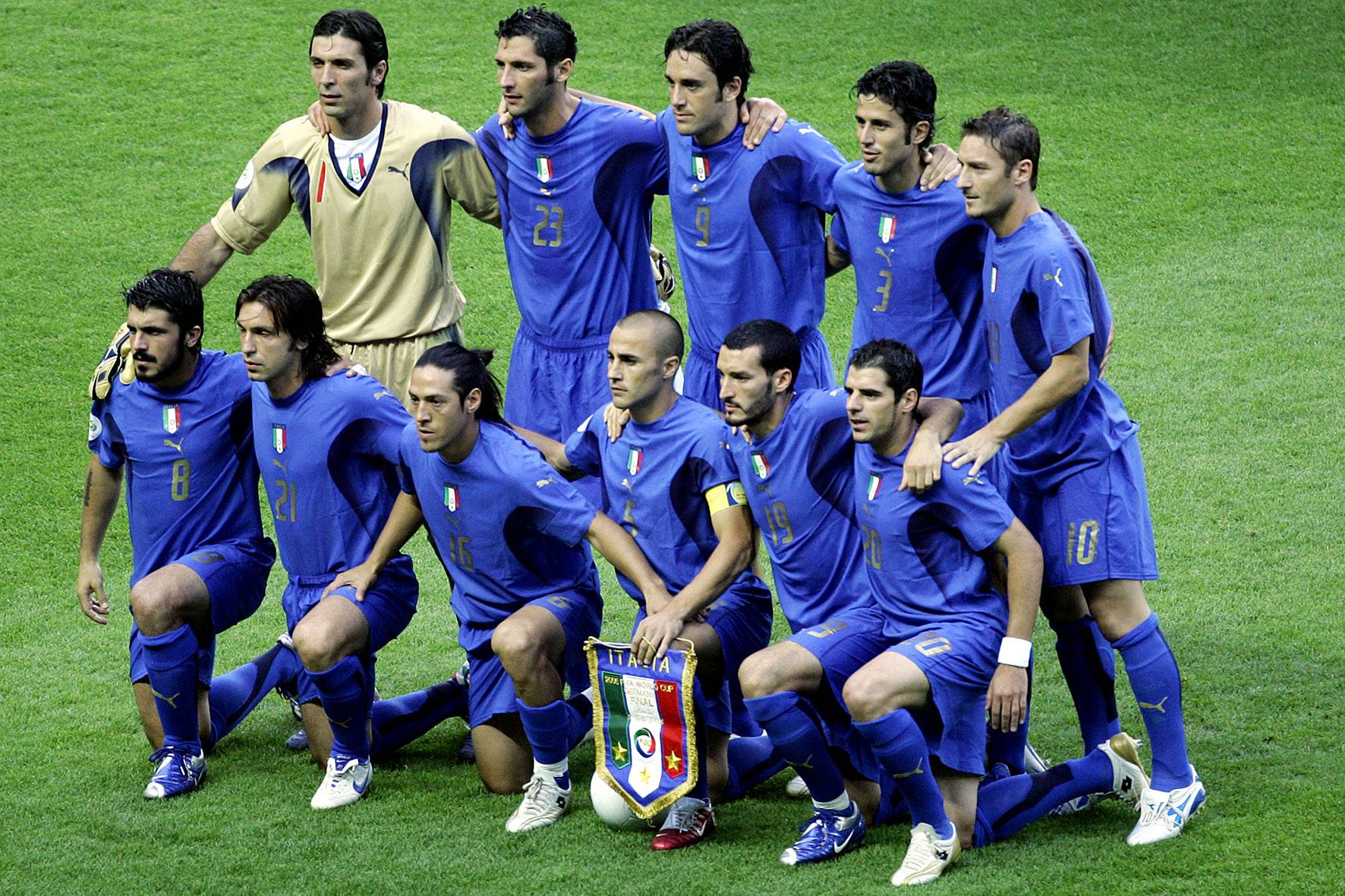 berlijn , 09-07-2006 finale italie - frankrijk 1-1 italie wereldkampioen na penalties italie - frankrijk wk finale 2006 *** berlin 09 07 2006 finale italy france 1 1 italy world champion after penalties italy france world cup final 2006 world cup wk2006 world cup PUBLICATIONxNOTxINxNED