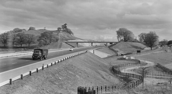 A view looking south along Section C of the recently completed Birmingham to Preston Motorway (M6) near Trentham Park, showing the A519 passing beneath the motorway and the access bridge to Trentham Park in the background_x000D_ _x000D_ The work on the Birmingham to Preston Motorway (M6), between junctions J13 to J16 started in June 1960 and was carried out by John Laing Construction Ltd. Section C was 5 miles in length between Beech and Keele.     Date: 1963,Image: 795744726, License: Rights-managed, Restrictions: , Model Release: no, Credit line: © Historic England Archive / John Laing Photographic Collection / Mary Evans / Mary Evans Picture Library / Profimedia