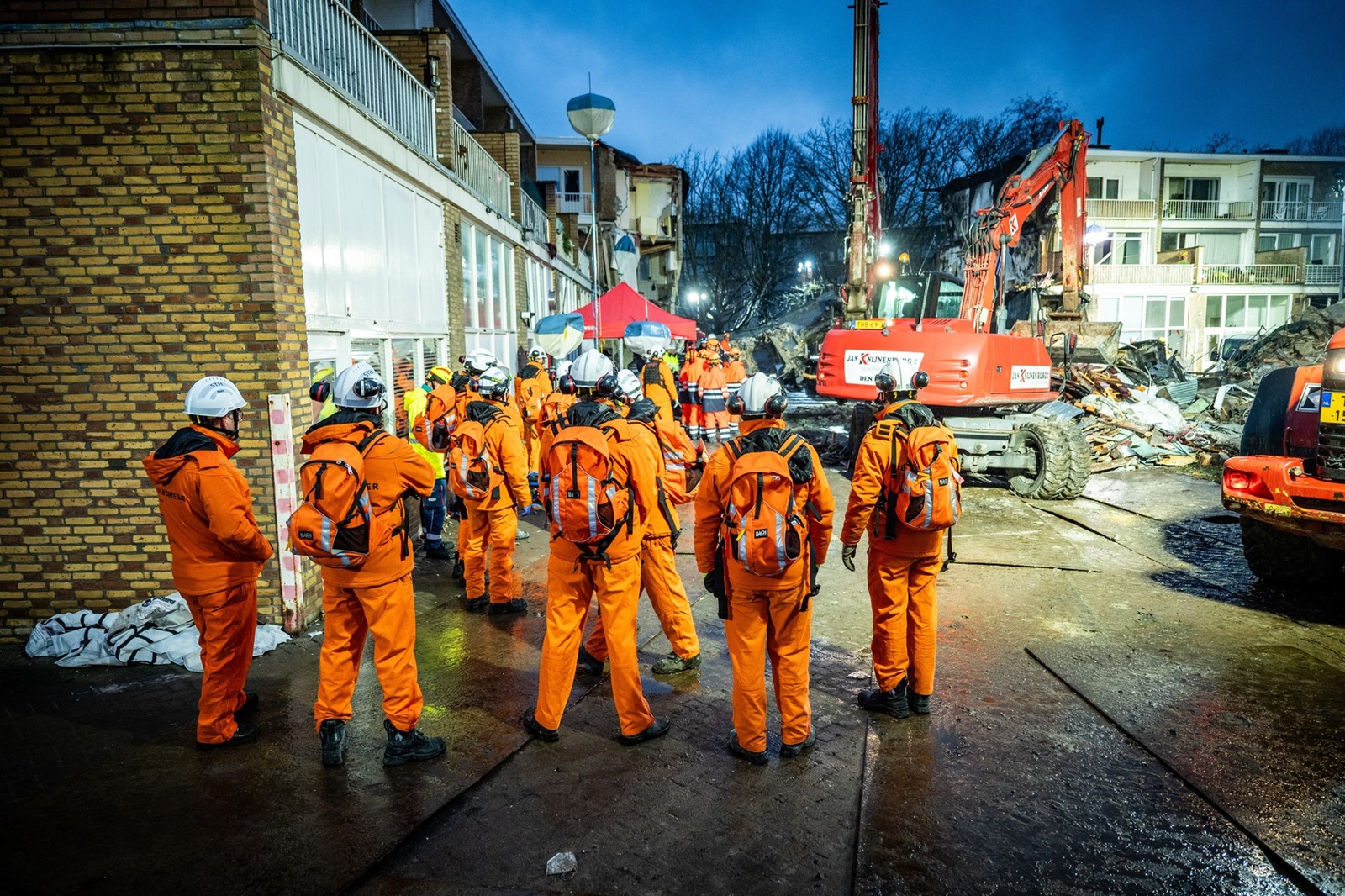 DEN HAAG - Emergency services are searching for victims under the rubble near the Tarwekamp. Two explosions caused havoc and destroyed several homes. Five bodies have been recovered so far. ANP JOSH WALET netherlands out - belgium out,Image: 944303822, License: Rights-managed, Restrictions: *** World Rights Except Belgium, France, Germany, The Netherlands, and The UK *** BELOUT DEUOUT FRAOUT GBROUT NDLOUT, Model Release: no, Credit line: ANP / ddp USA / Profimedia