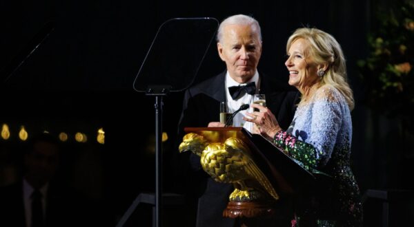 epa11735514 First Lady Jill Biden (R) speaks alongside US President Joe Biden during a dinner of gratitude for long time supporters on the South Lawn of the White House in Washington, DC, USA, 22 November 2024.  EPA/SAMUEL CORUM / POOL