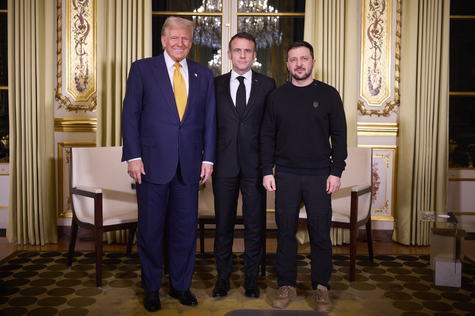 Ukrainian President Volodymyr Zelenskyy meets with U.S. President-elect Donald Trump and French President Emmanuel Macron on Saturday, December 7, 2024, during a trip to Paris where he will attend the re-opening of Notre Dame cathedral, five years after a fire nearly destroyed the cultural icon. Photo via ice/UPI,Image: 944088305, License: Rights-managed, Restrictions: , Model Release: no, Credit line: UKRAINIAN PRESIDENTIAL PRESS OFF / UPI / Profimedia