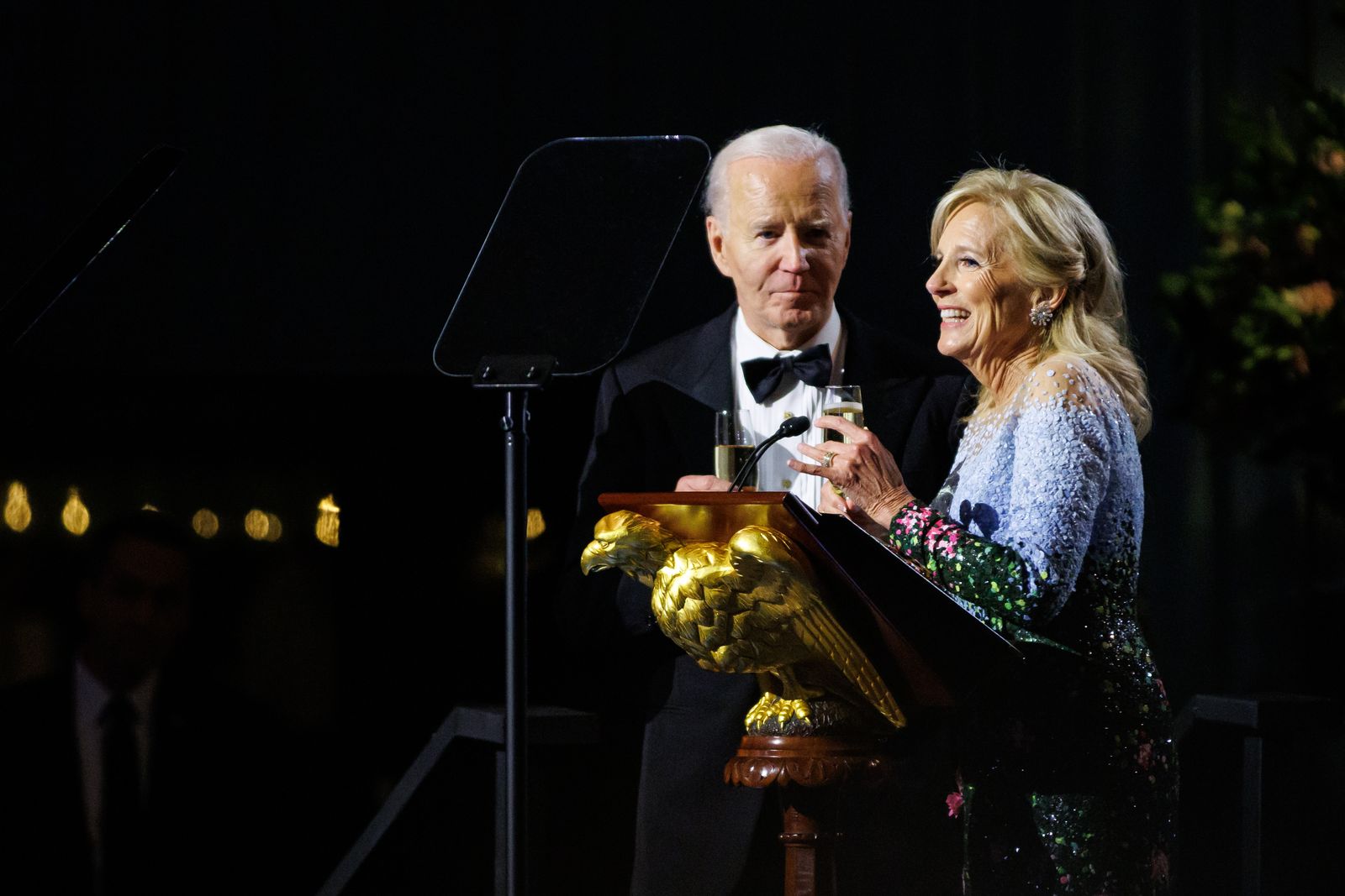 epa11735514 First Lady Jill Biden (R) speaks alongside US President Joe Biden during a dinner of gratitude for long time supporters on the South Lawn of the White House in Washington, DC, USA, 22 November 2024.  EPA/SAMUEL CORUM / POOL