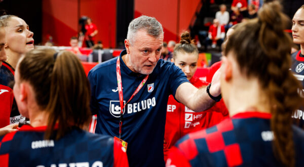 Katarina PAVLOVIC, Ivica OBRVAN (coach), Nikolina KRAGULJ and Tena PETIKA, Croatia vs Switzerland, Women's EHF EURO 2024, Austria, Hungary, Switzerland, 03.12.2024, Mandatory Credit © Nebojsa Tejic / kolektiff