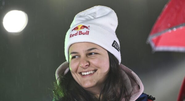 epa11723132 Zrinka Ljutic from Croatia during the public draw for the women's Alpine slalom skiing World Cup, Levi, Finland, 15 November 2024. The slalom race takes place on 16 and 17 November 2024  EPA/KIMMO BRANDT