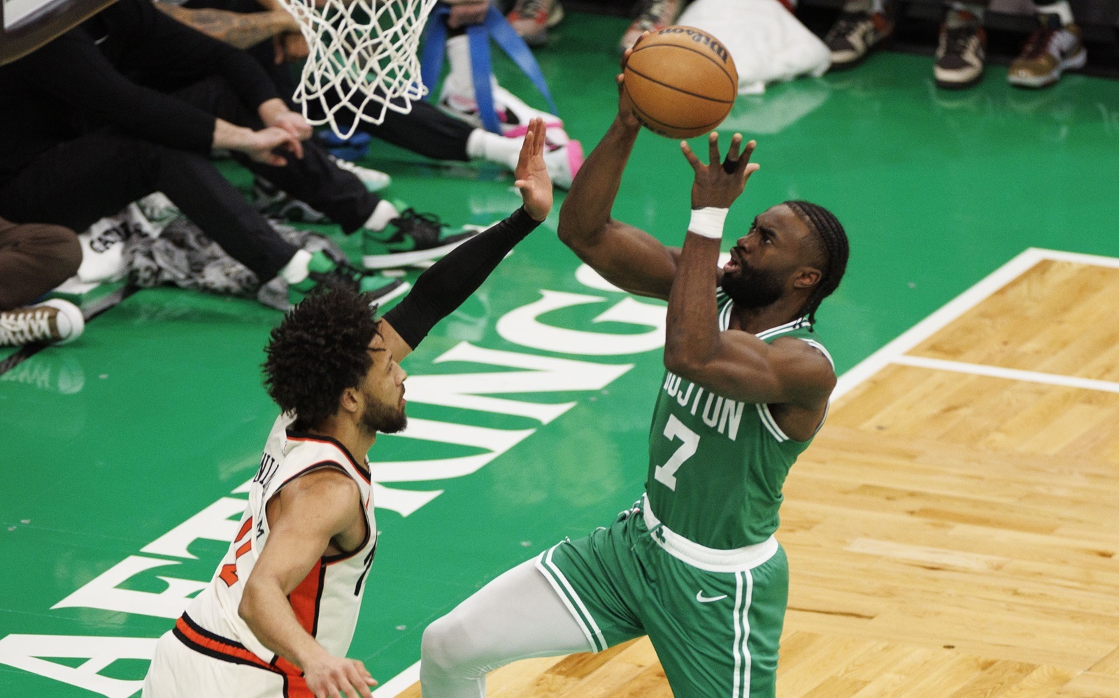 epa11757889 Boston Celtics guard Jaylen Brown drives to the basket against Detroit Pistons guard Cade Cunningham during the first half of an NBA game in Boston, Massachusetts, USA, 04 December 2024.  EPA/CJ GUNTHER SHUTTERSTOCK OUT