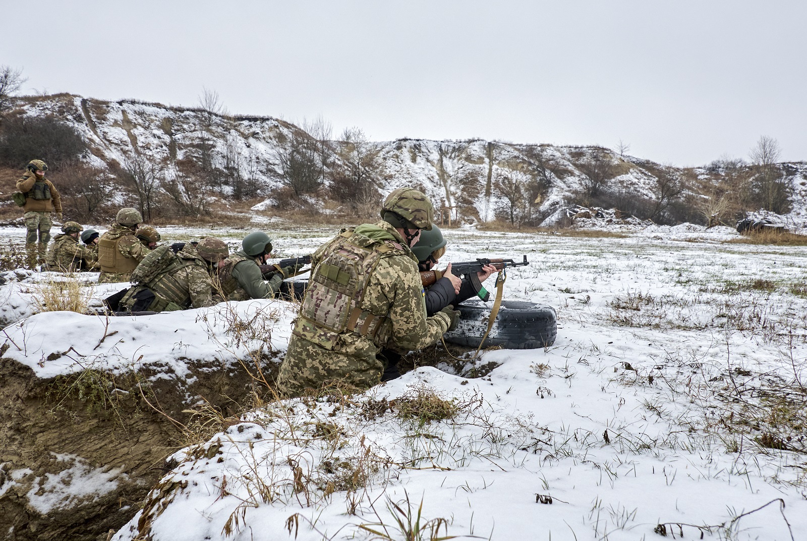 epa11762179 Ukrainian civilians take part in a military training on a shooting range in the Kharkiv region, Ukraine, 07 December 2024, amid the ongoing Russian invasion. The training, organized by the National Resistance Training Center, provides civilians with basic weapons, tactics and first-aid knowledge in the eventuality of having to defend their homes. Over 600 civilians completed the training in 2024 with around 300 others currently enrolled.  EPA/SERGEY KOZLOV