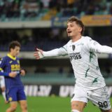 epa11764793 Empoli's Sebastiano Esposito celebrates after scoring the 0-2 goal during the Italian Serie A soccer match between Hellas Verona and Empoli FC in Verona, Italy, 08 December 2024.  EPA/Emanuele Pennnacchio