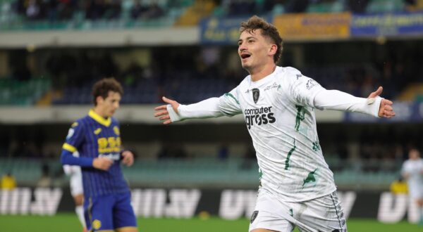 epa11764793 Empoli's Sebastiano Esposito celebrates after scoring the 0-2 goal during the Italian Serie A soccer match between Hellas Verona and Empoli FC in Verona, Italy, 08 December 2024.  EPA/Emanuele Pennnacchio