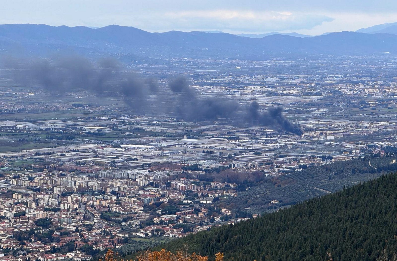 epa11766728 Smoke rises at the 'Eni' fuel depot following an explosion, in Calenzano, Florence, Italy, 09 December 2024. At least two people were killed, while nine others were injured and three were still missing, according to Tuscany's governor. A fire broke out at the fuel storage, affecting just the loading area and not the tanks, according to a statement issued by Eni.  EPA/CLAUDIO GIOVANNINI