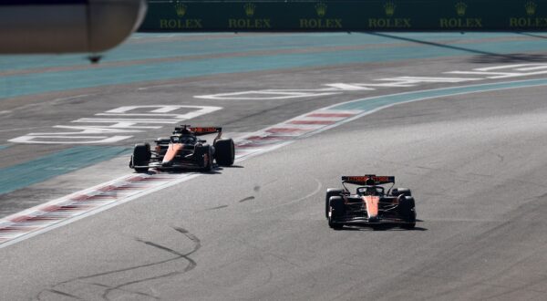 epa11767849 McLaren driver Lando Norris (R) of Britain and McLaren young driver Patricio O'Ward of Mexico in action during the Formula One post-season test session at the Yas Marina Circuit racetrack in Abu Dhabi, United Arab Emirates, 10 December 2024.  EPA/ALI HAIDER