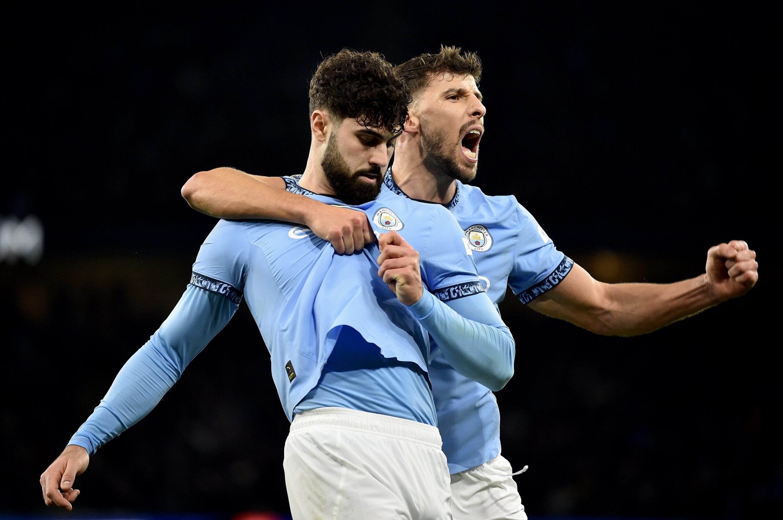 epa11779047 Manchester City's Josko Gvardiol (L) celebrates with teammate Ruben Dias (R) after scoring the 1-0 lead during the English Premier League soccer match between Manchester City and Manchester United, in Manchester, Britain, 15 December 2024.  EPA/PETER POWELL