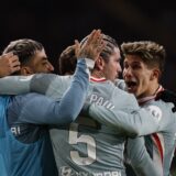 epa11789073 Atletico's Rodrigo de Paul (C) celebrates after scoring the 1-1 equalizer during the Spanish LaLiga EA Sports soccer match between FC Barcelona and Atletico de Madrid at Lluis Companys stadium in Barcelona, Spain, 21 December 2024.  EPA/Alberto Estevez