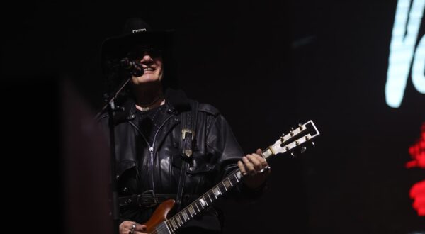 24, December, 2022, Belgrade - The one-day music festival Rock Star Fest with the slogan Rock and Roll Forever was held at the Belgrade Fair, in Hall 4, organized by Music Star Production. Vatreni poljubac - Milic Vukasinovic. Photo: Milan Maricic/ATAImages

24, decembar, 2022, Beograd - Jednodnevni muzicki festival Rock Star Fest uz slogan Rokenrol zauvek odrzan je na Beogradskom sajmu, u Hali 4, u organizaciji Music Star Production. Photo: Milan Maricic/ATAImages Photo: Milan Maricic/ATAImages/PIXSELL