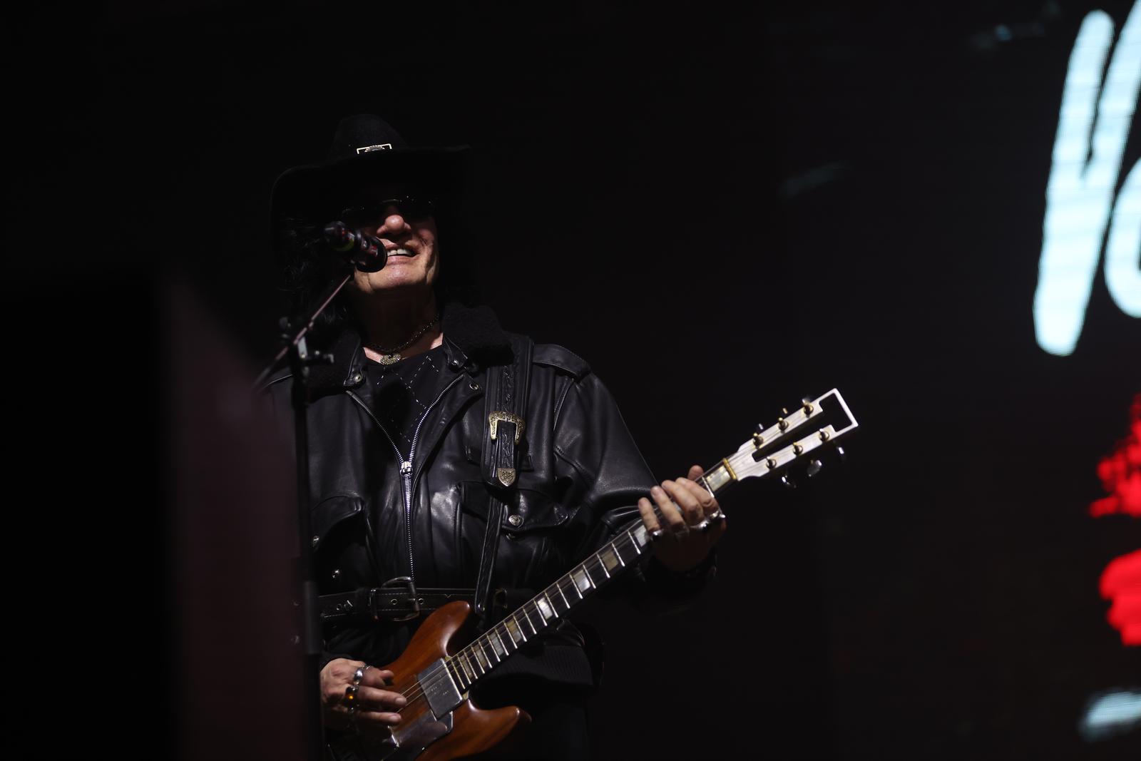 24, December, 2022, Belgrade - The one-day music festival Rock Star Fest with the slogan Rock and Roll Forever was held at the Belgrade Fair, in Hall 4, organized by Music Star Production. Vatreni poljubac - Milic Vukasinovic. Photo: Milan Maricic/ATAImages

24, decembar, 2022, Beograd - Jednodnevni muzicki festival Rock Star Fest uz slogan Rokenrol zauvek odrzan je na Beogradskom sajmu, u Hali 4, u organizaciji Music Star Production. Photo: Milan Maricic/ATAImages Photo: Milan Maricic/ATAImages/PIXSELL