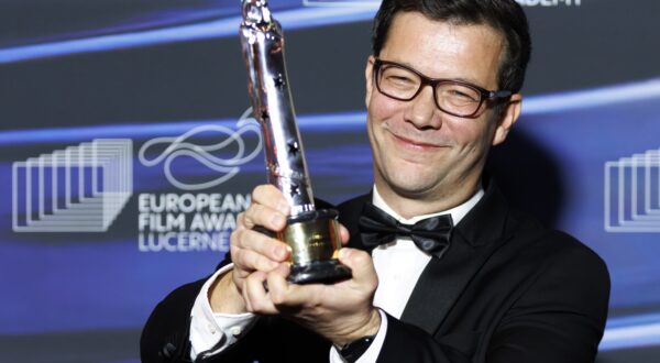 epa11763294 Nebojsa Slijepcevic, Croatian director of 'The Man Who Could Not Remain Silent', winner in the European Short Film Prix Vimeo category holds his trophy during the gala at the 37th European Film Awards at the Culture and Convention Center KKL in Lucerne, Switzerland, 07 December 2024.  EPA/PHILIPP SCHMIDLI